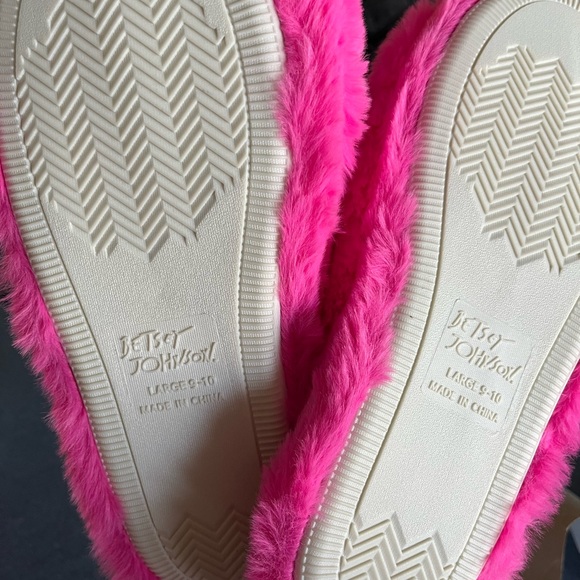 NWT BETSEY JOHNSON HEART FAUX FUR SLIPPERS - Picture 6 of 10
